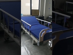 Lit d'hôpital manuel mobile durable avec table de chevet en ABS et retournement, taille personnalisée